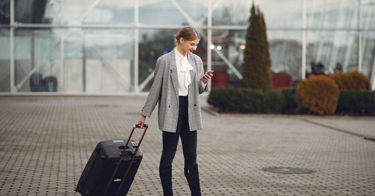 Dicas para evitar dores nas costas ao carregar bagagens