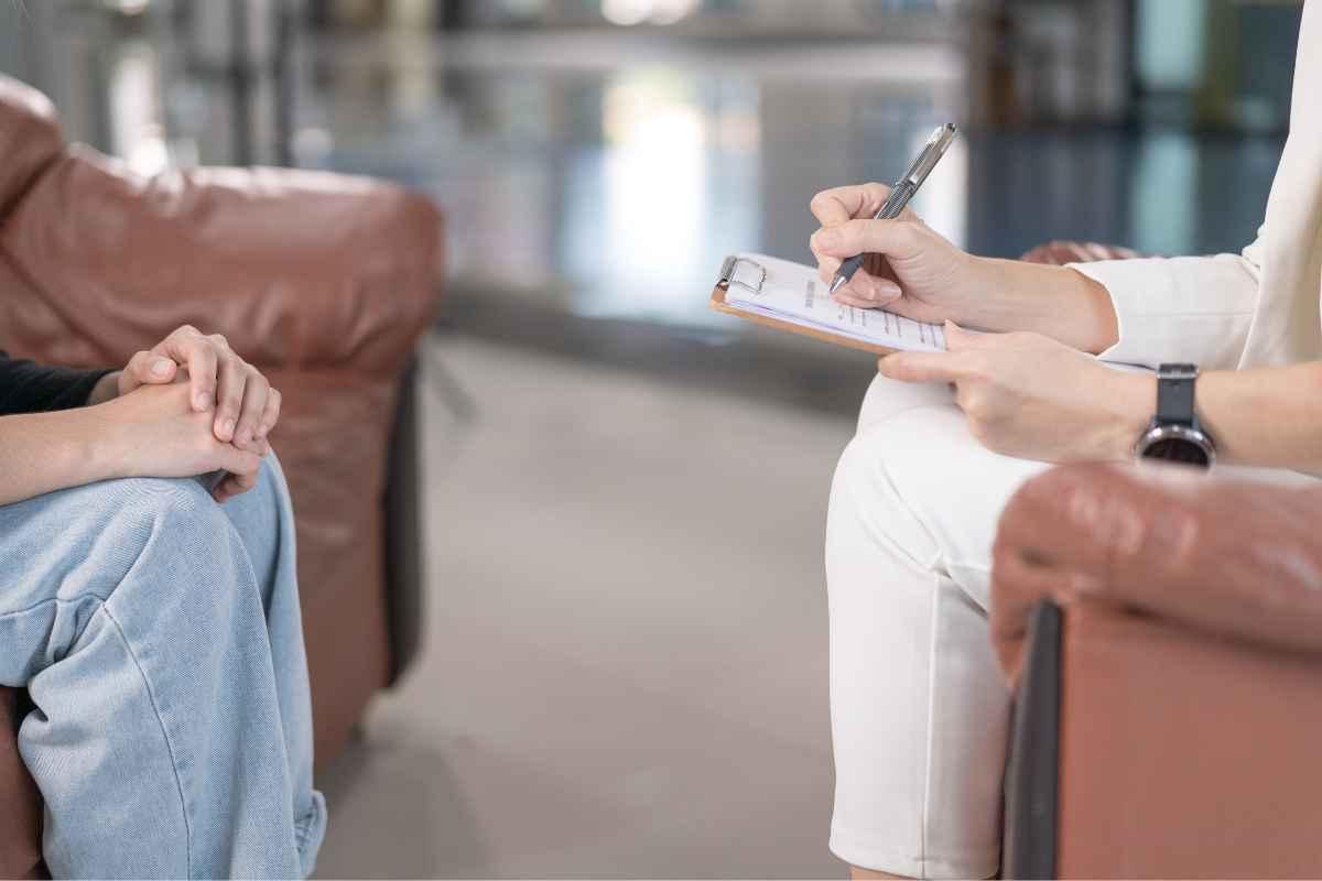 Qual é a diferença entre um psicólogo e um psicanalista?